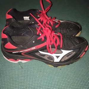Red mizuno volleyball shoes